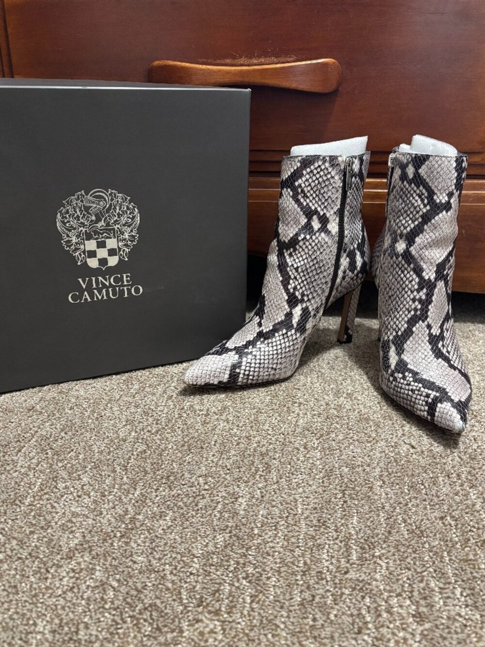 Vince Camuto Black and White Snakeskin Sashala Heeled Boot Sz 9.5
